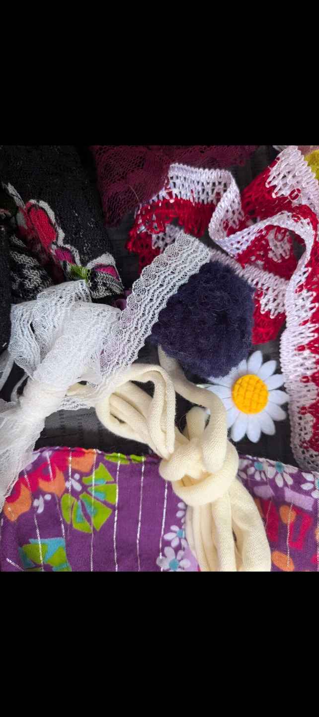 Bundle of Crafting Fabric Scraps & Trim - photo 3