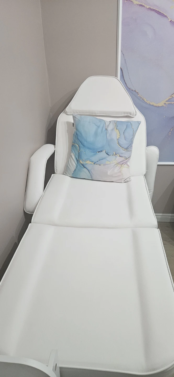 White Massage Table / Facial Bed - photo 2