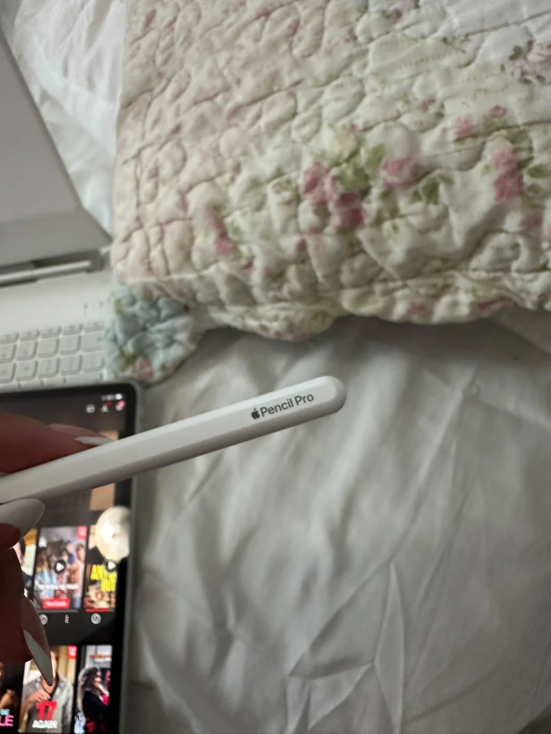Ipad 13inch M4 256GB w keyboard and apple pencil pro - photo 3