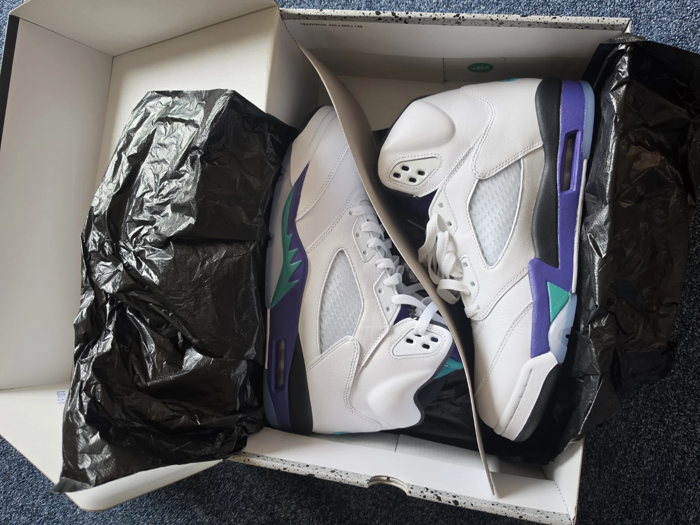 Air Jordan 5 Retro White/Grape (size11)