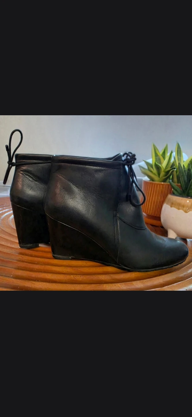 High-end Leather Wedge Boots! Like NEW! Size 9-10 - photo 5