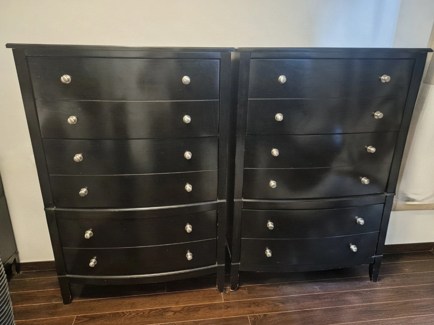 Solid wood Black 3 deep Drawer Dressers. Lots of space!