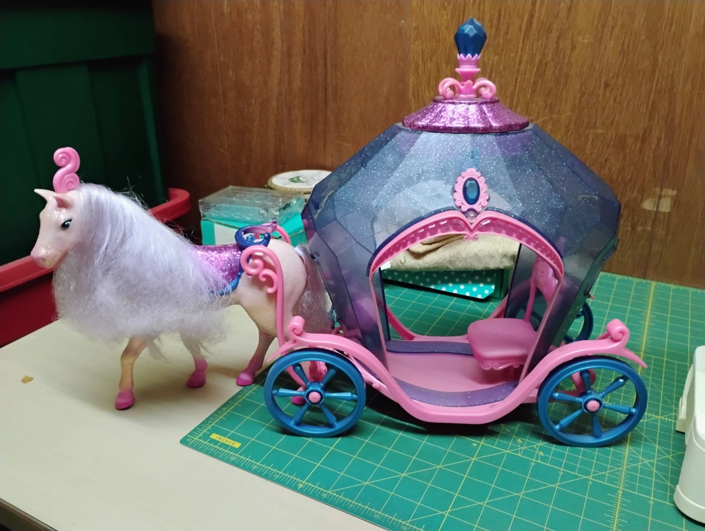 2008 Barbie Diamond Castle Horse Carriage