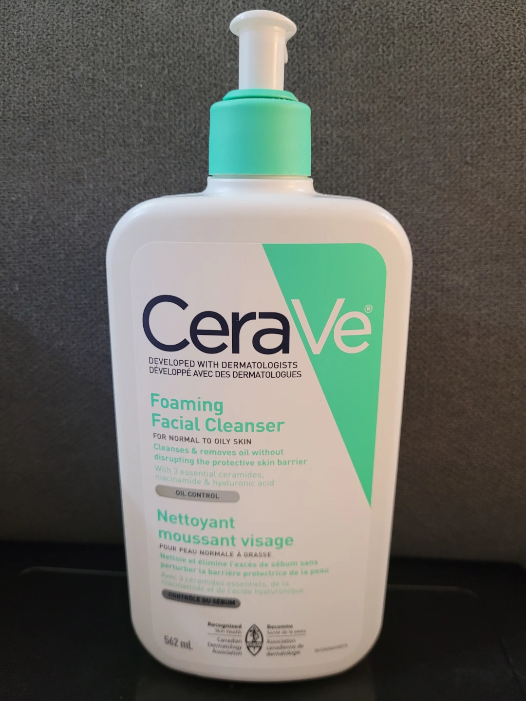 CeraVe Foaming Facial Cleanser for Normal to Oily Skin (562 mL)