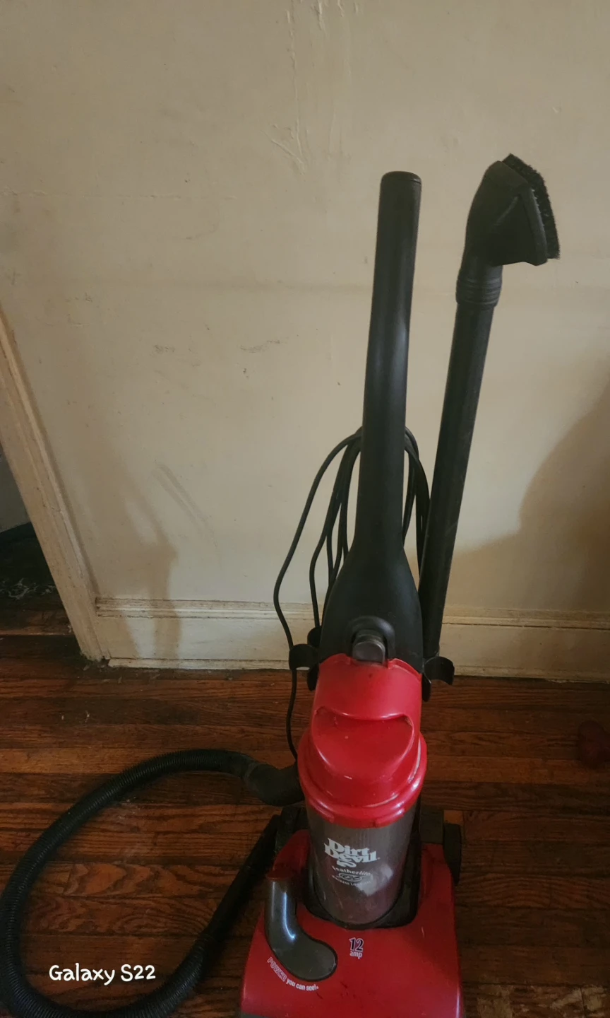 Dirt Devil Featherlite Bagless Upright Vacuum - photo 2