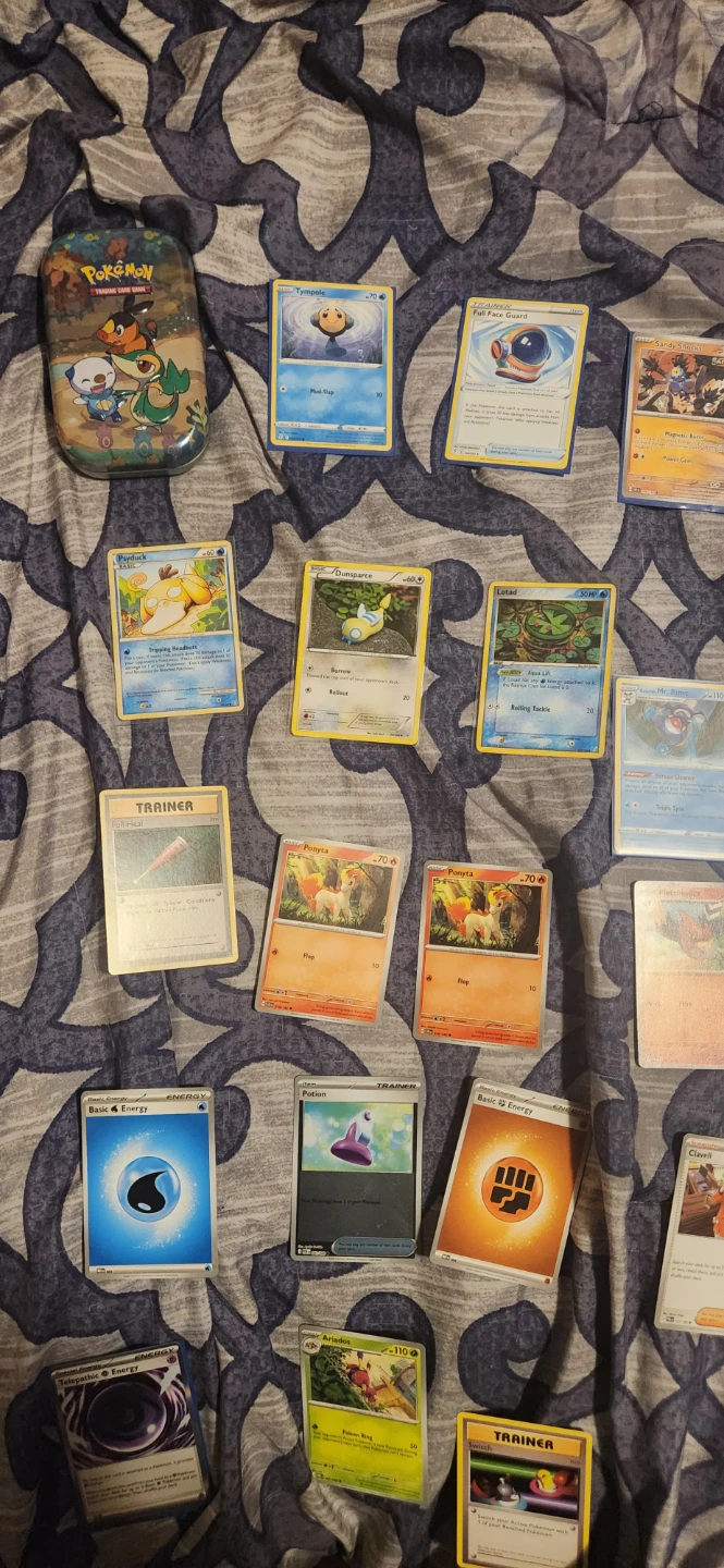 Pokemon Cards! (33 + Unova tin case) - photo 3