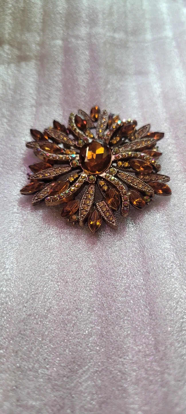 Brown and gold rhinestone flower brooch - photo 3