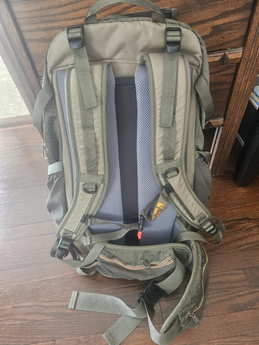 Mont-Bell Pioneer V 35 Hiking Backpack with Rain Cover - photo 2