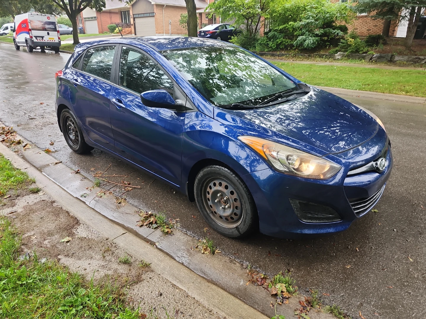Blue Hyundai Elantra GT. CLEAN CARFAX SAFETY CERTIFIED - photo 2