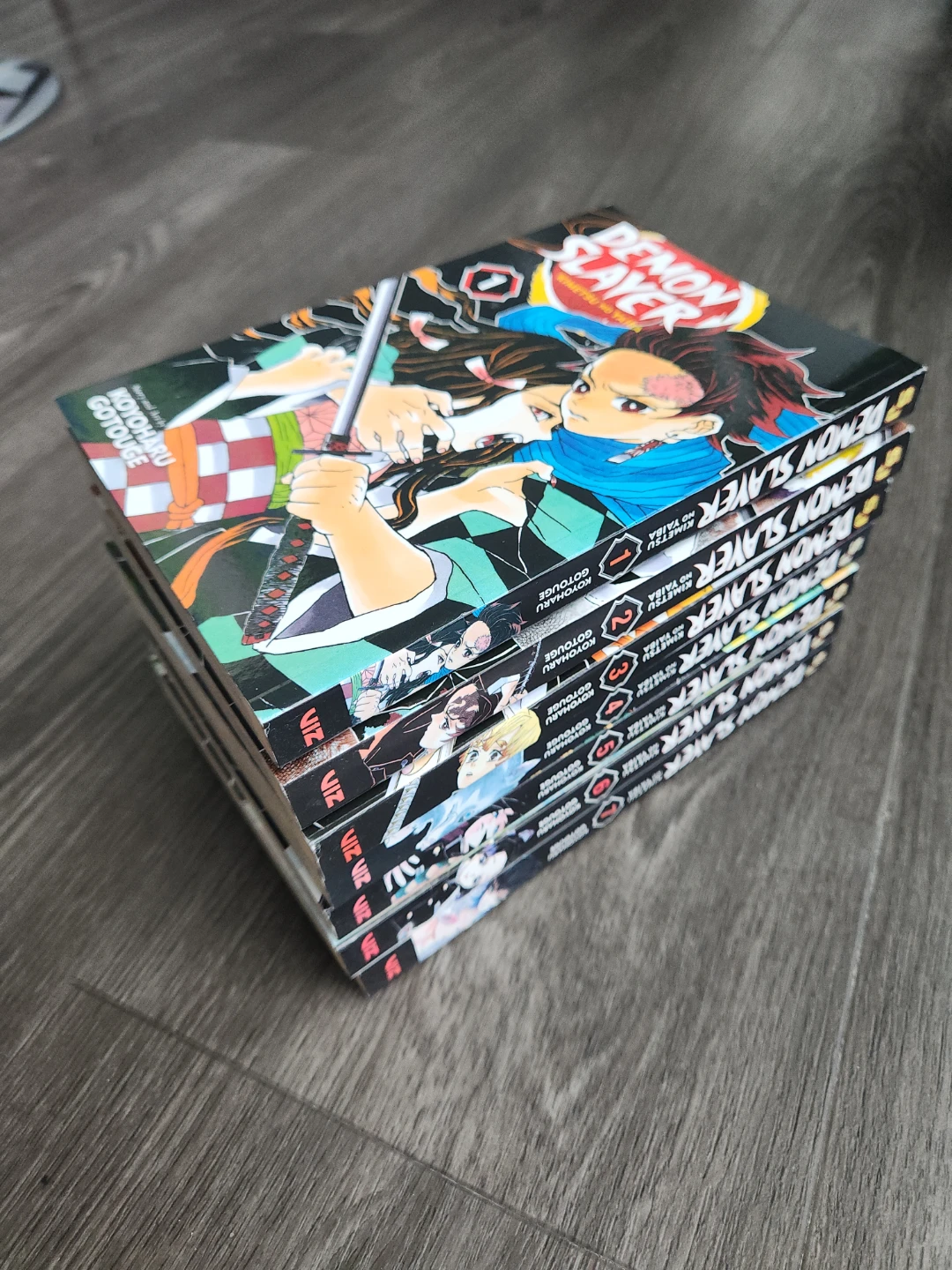Demon Slayer: Kimetsu no Yaiba Manga Volumes 1-7 - photo 2