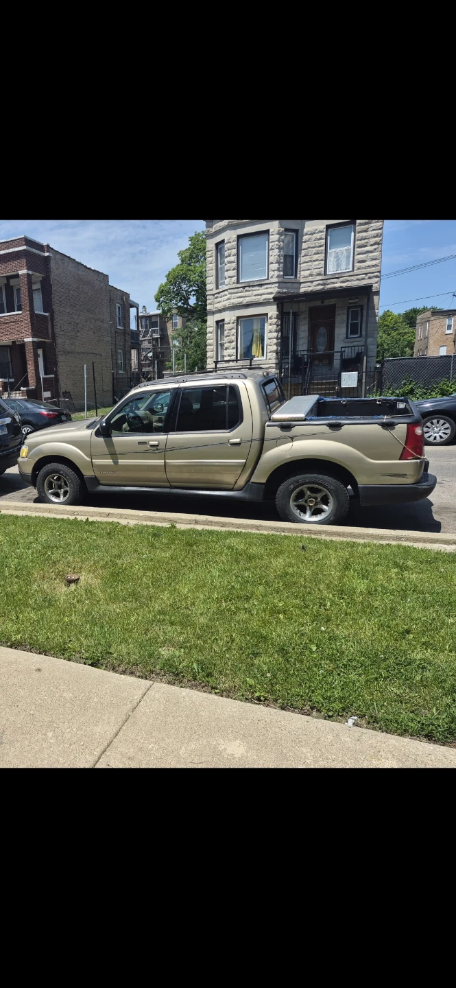Ford Explorer Sport Trac Pickup Truck 2001