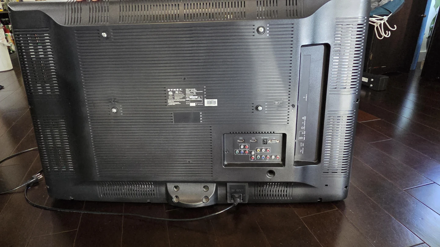 Dynex 40inch TV - photo 2