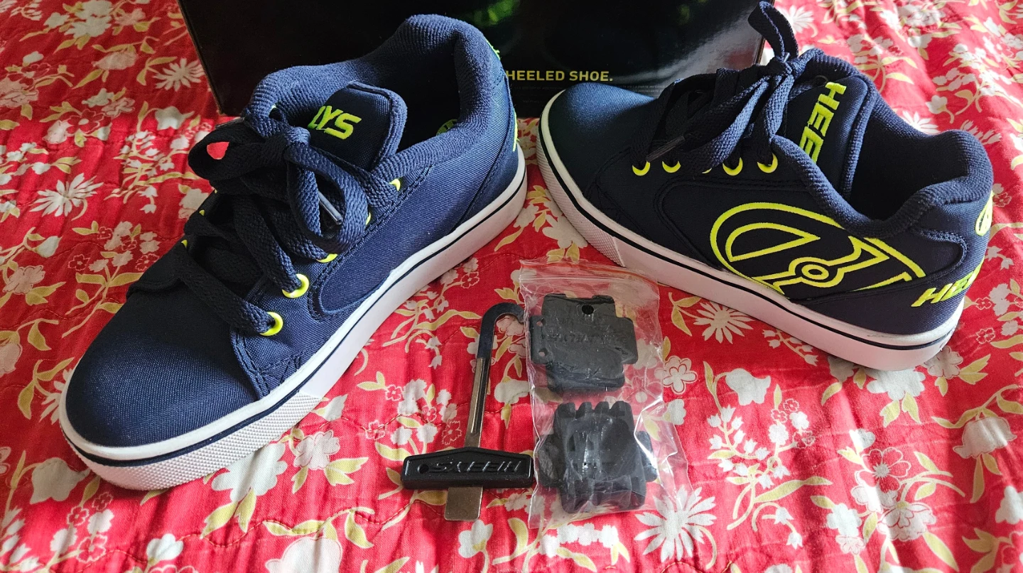 Kids Heelys Size 1 - photo 3