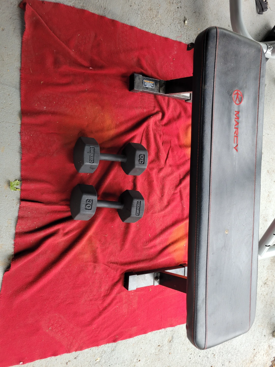 MARCY FLATBENCH  WITH SETS OF 30s HEXHEAD DUMBBELLS  TOTAL 60LBs