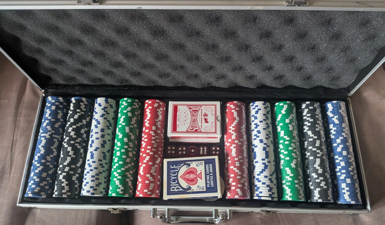 500-Piece Poker Chip Set with Carrying Case