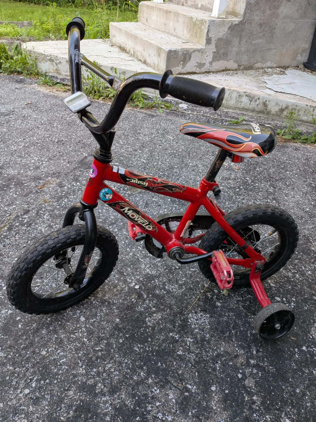 Red Movelo Kids Bike with Training Wheels