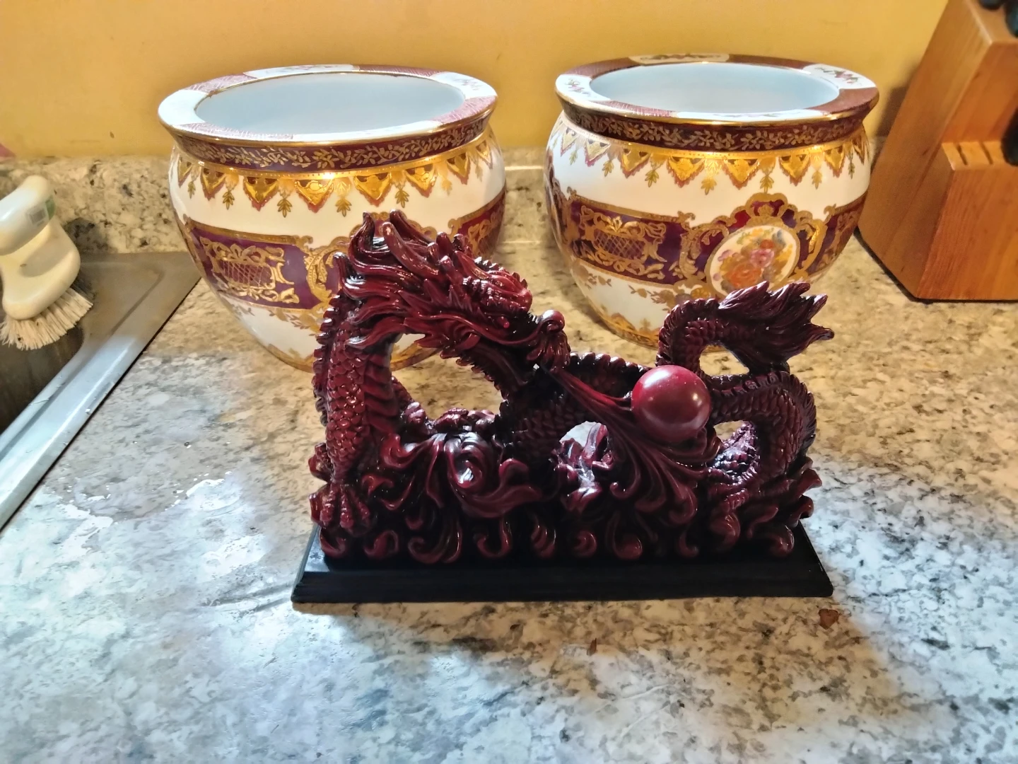 3- Piece Asian decorative Red Dragon Statue and 2 vases - photo 4