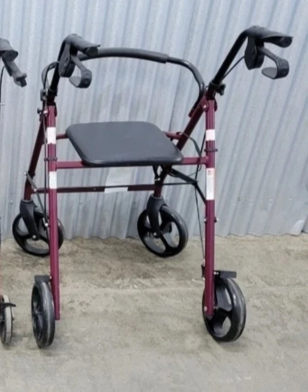 Walker with seat - photo 3