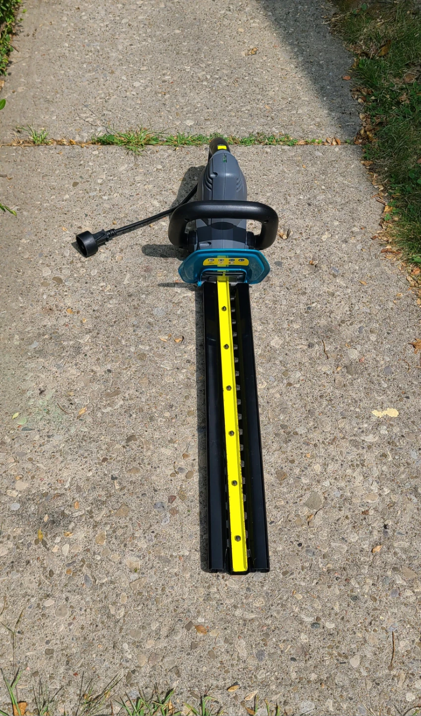 18" Inch Corded Electric Hedge Trimmer - Great Condition - photo 3