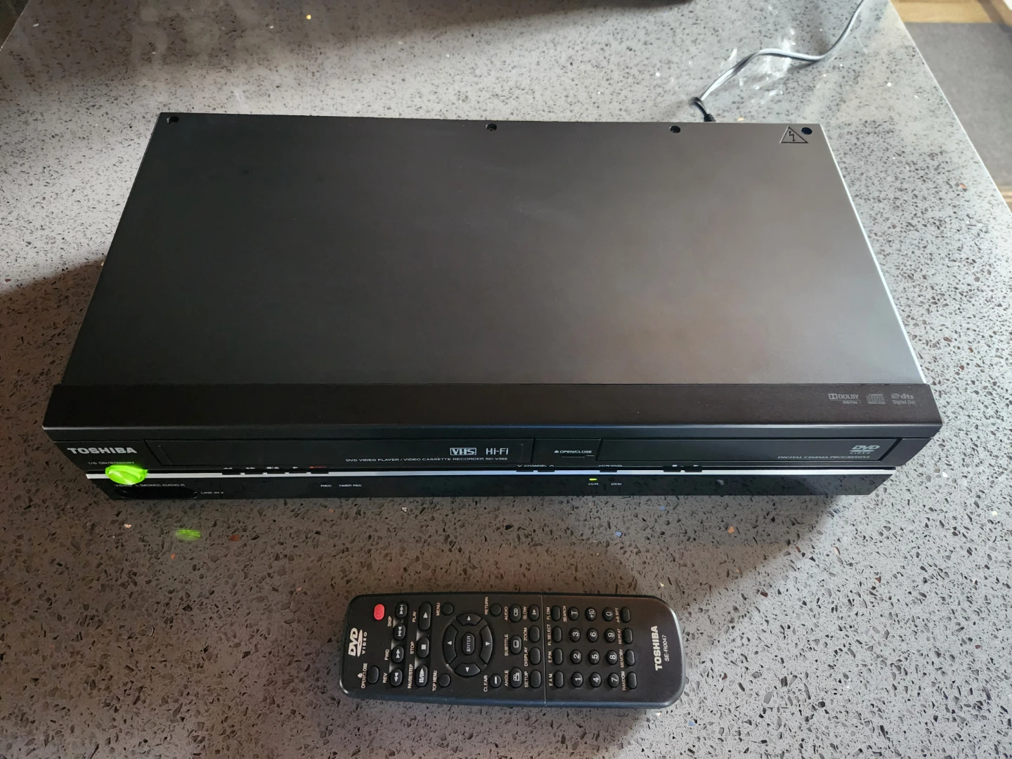 Toshiba Hi-Fi VHS DVD Player - photo 5