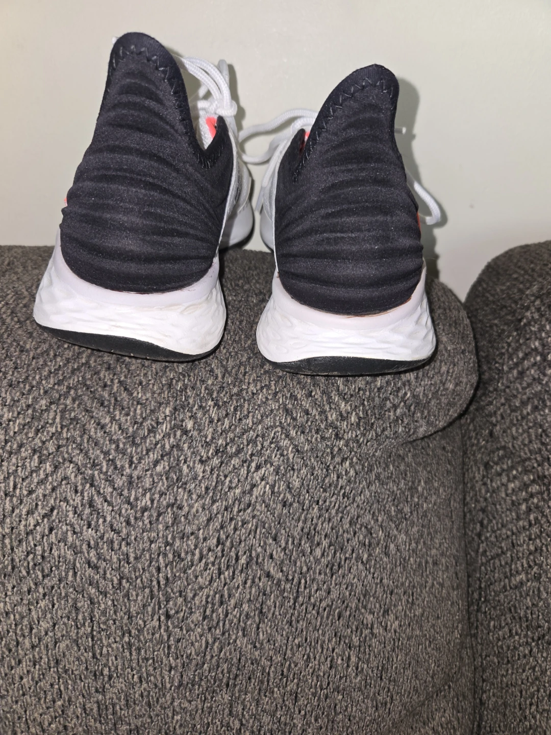 New Balance shoes girls size 8 - photo 2