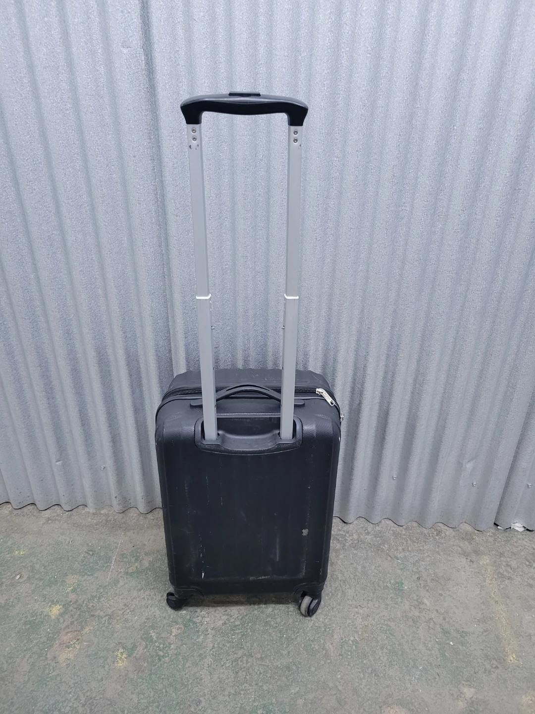 Small carry-on Suitcase with 4 wheels - photo 2