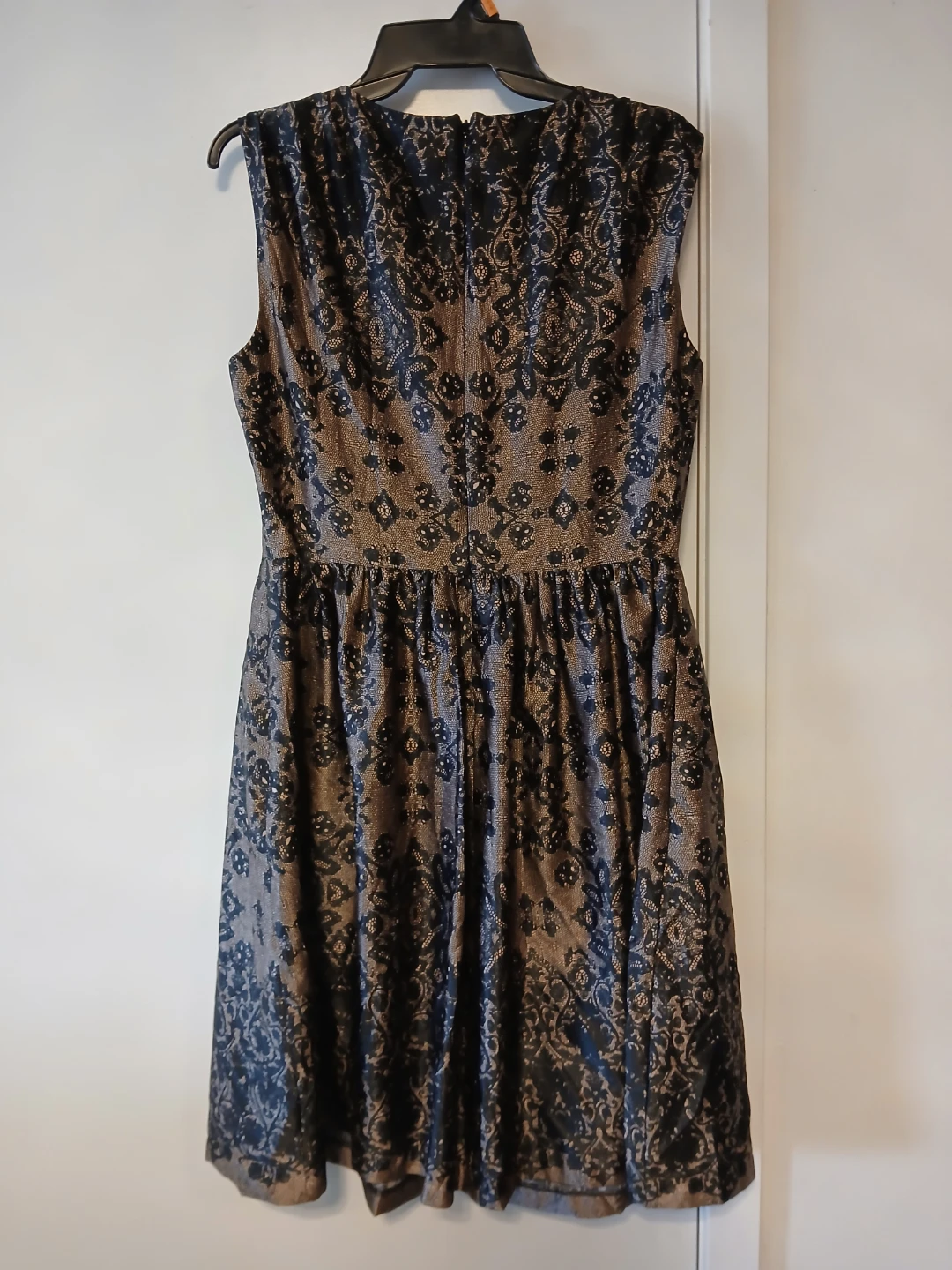 Black Damask Sleeveless Lace Pattern Dress. Size 4. - photo 2