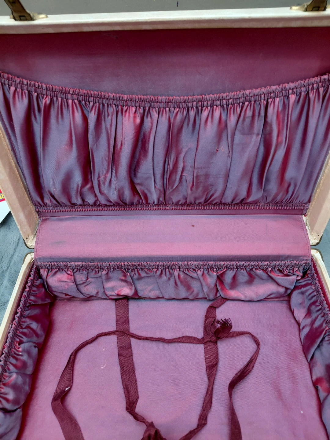 McBrine Luggage Vanity Case - photo 3