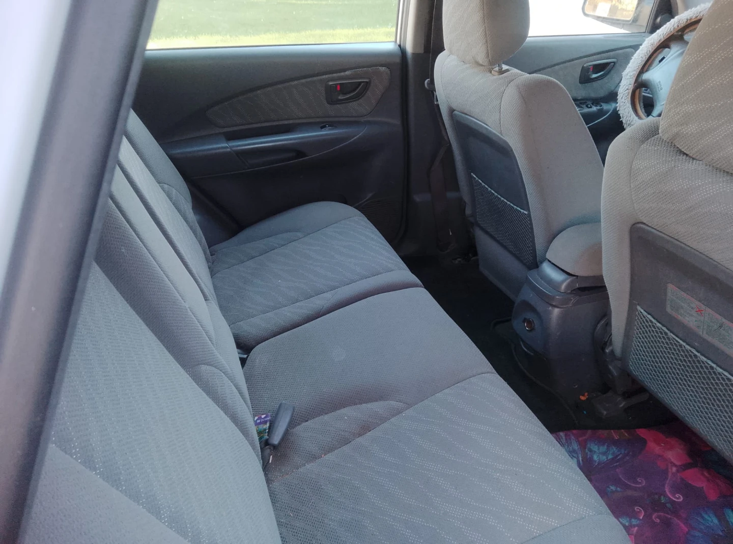 White Hyundai Tucson SUV - photo 2