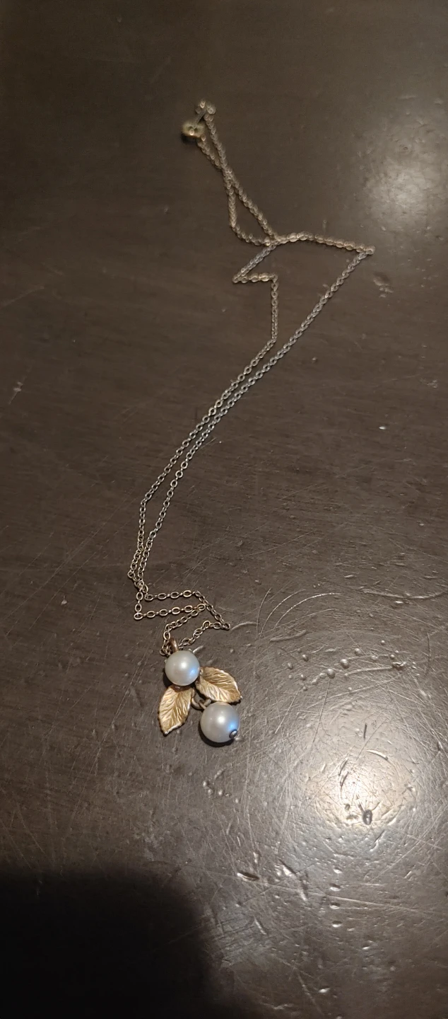 Necklace with pearls