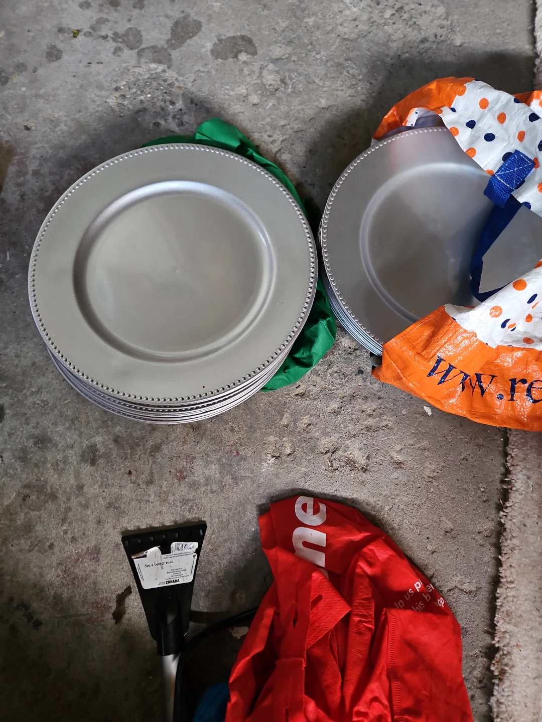 60 Silver Charger Plates - photo 2