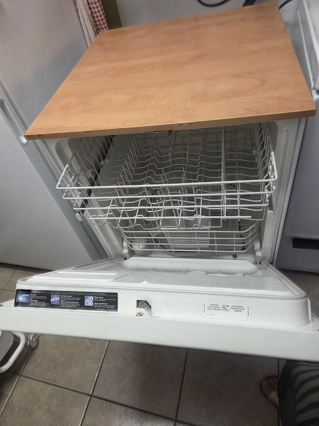 Beaumark Dishwasher with Wooden Top - photo 2