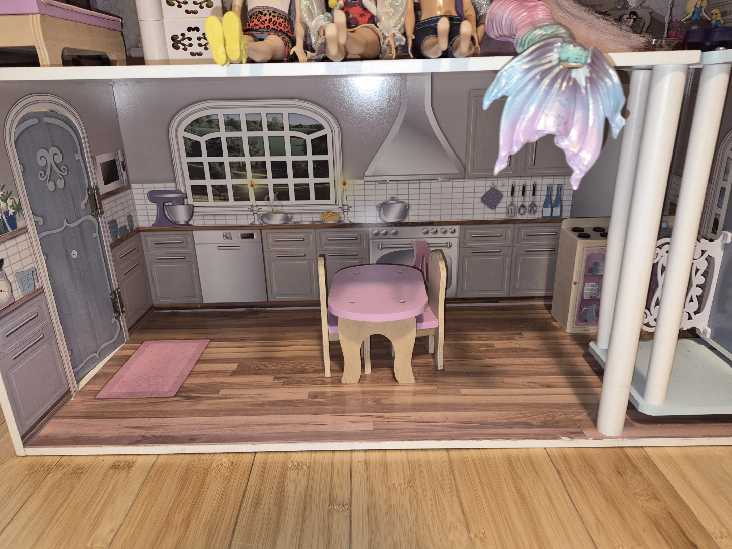 Dollhouse with Four Dolls - photo 2