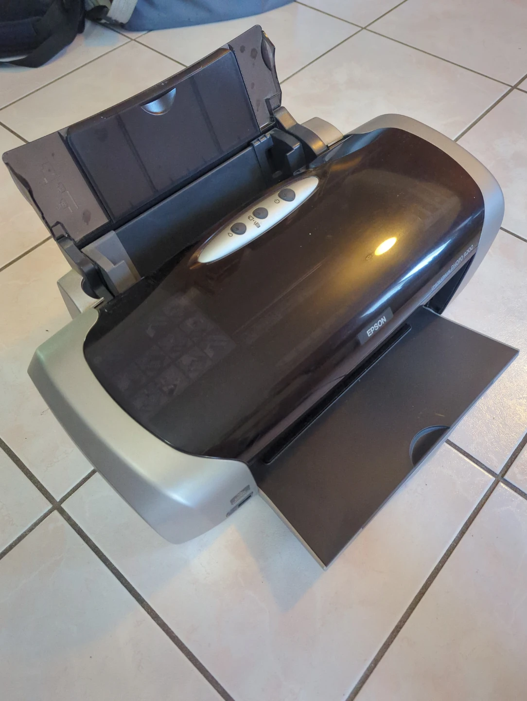 Epson Stylus Photo R200 Printer - photo 2