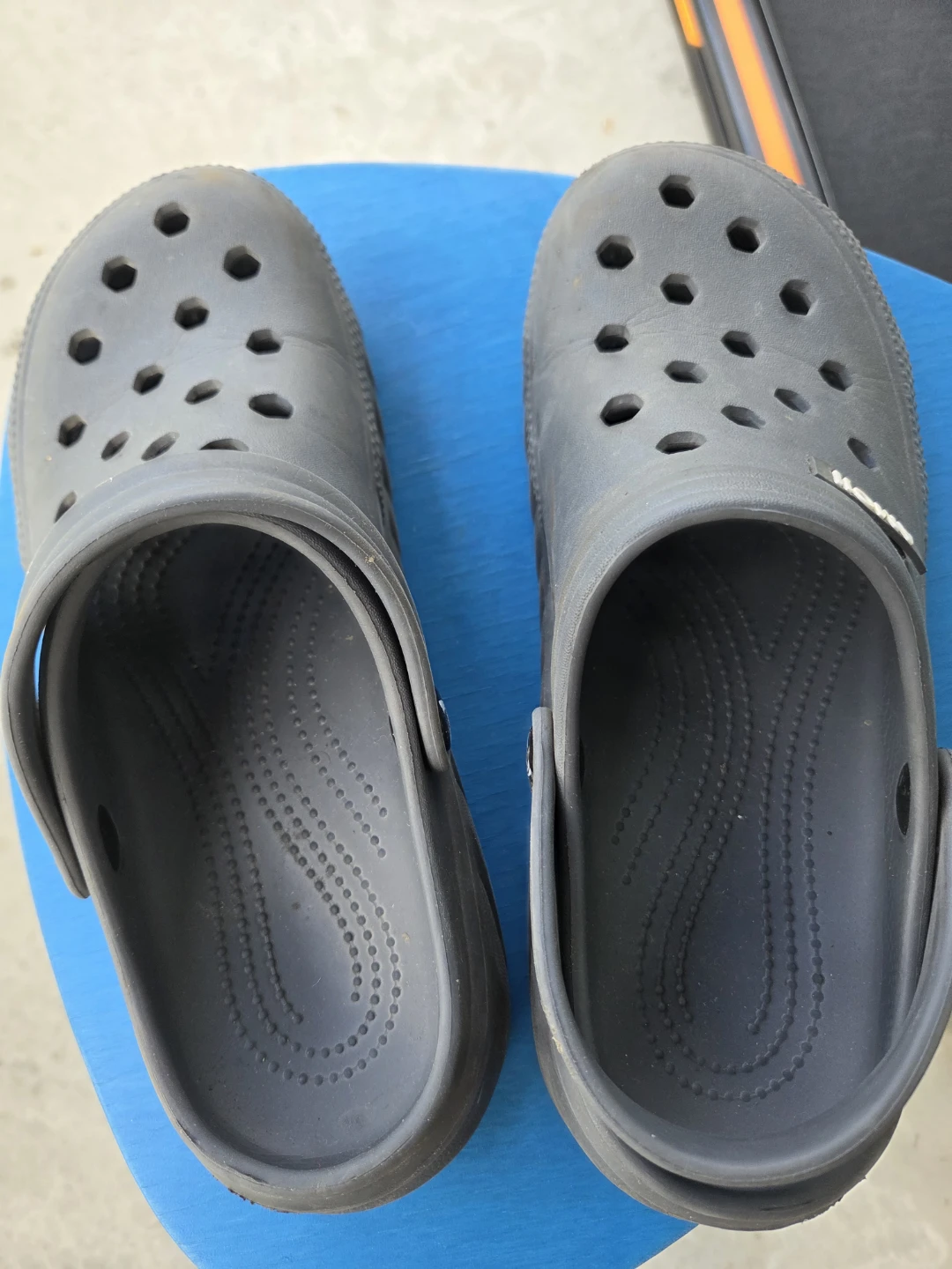AMŌJII Grey Clogs - photo 2
