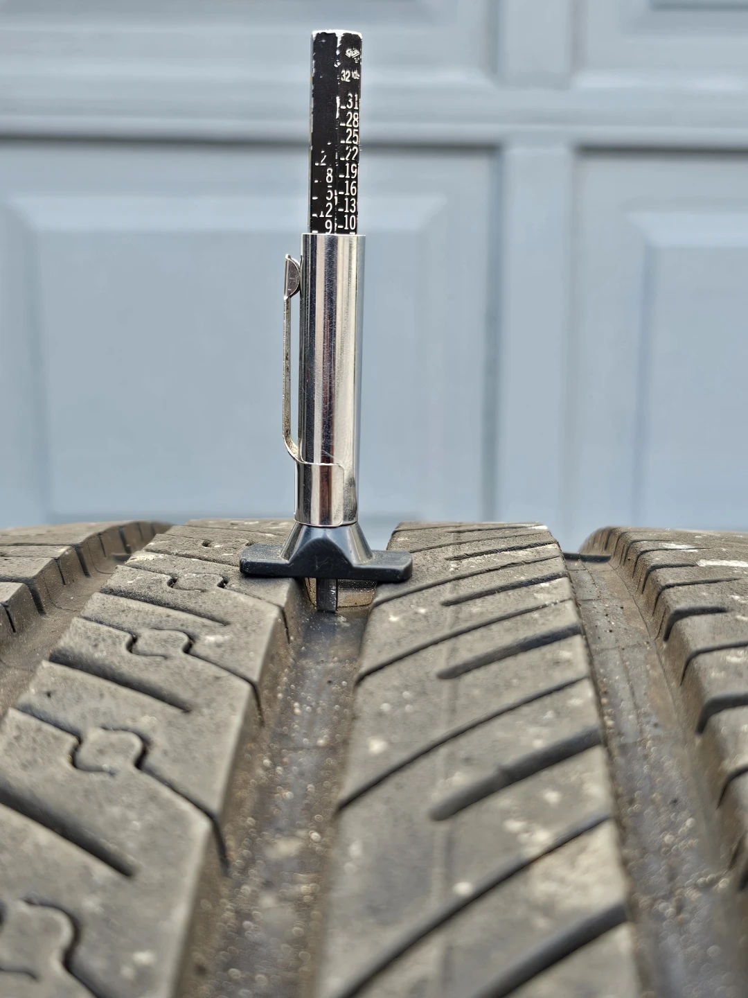 265/35 R19 ALL SEASON TIRE (1 ONLY) - photo 2