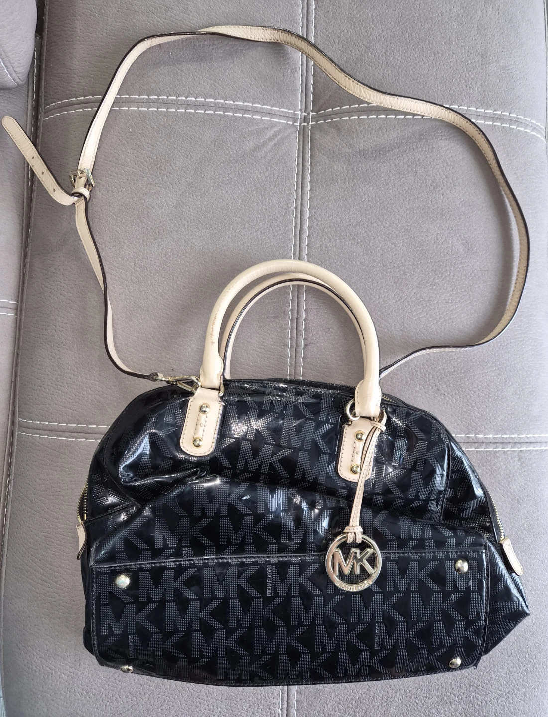 Michael Kors Black Patent Monogram Satchel Handbag - photo 2