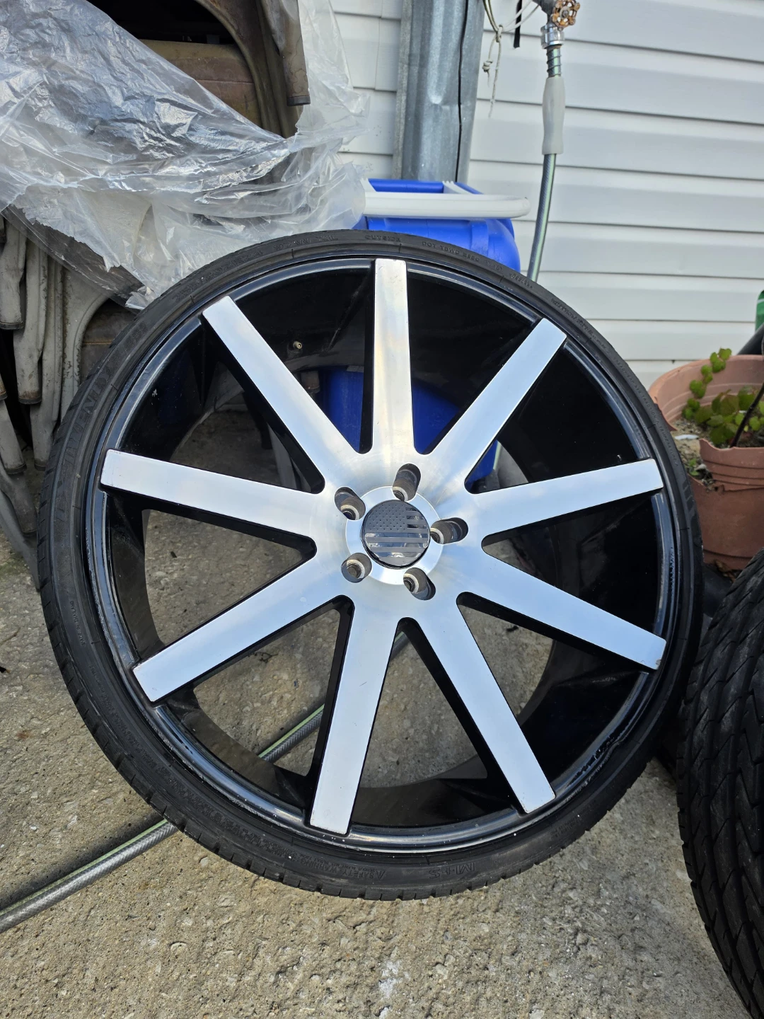 24 inch Onyx wheels 5x108 - photo 3