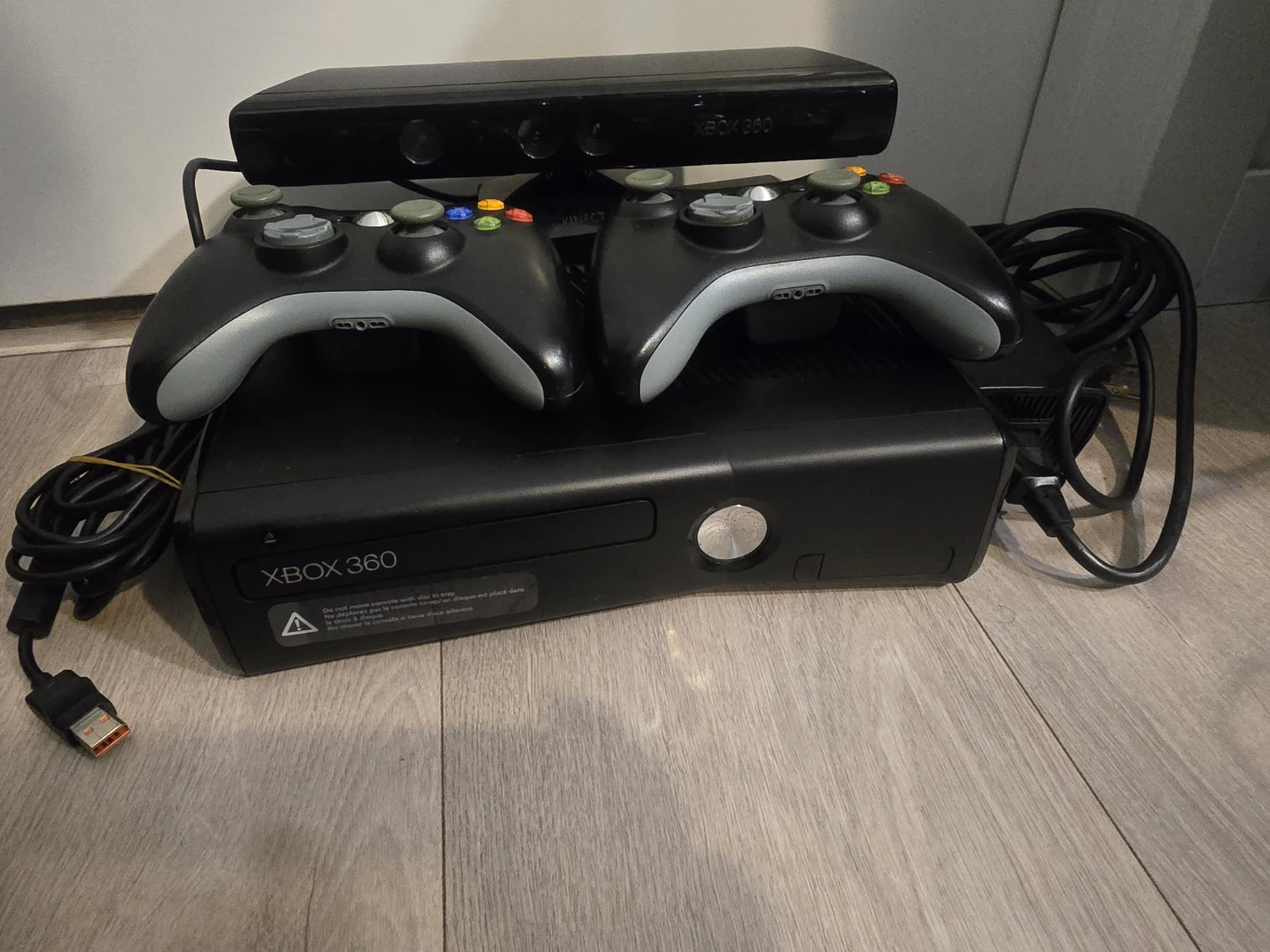 Xbox 360 Slim + Kinect Bundle - photo 2