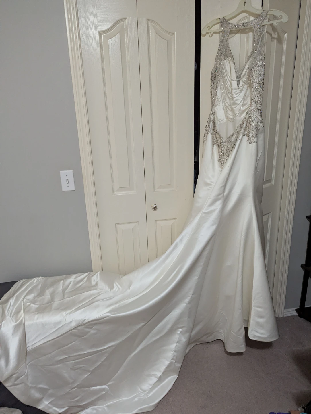 Stunning beaded wedding dress - never worn - photo 3