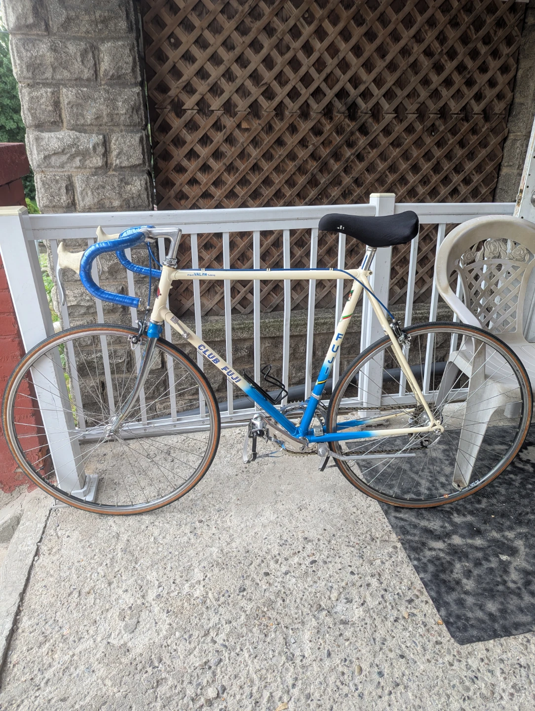 Club Fuji Road Bike- New condition - photo 2