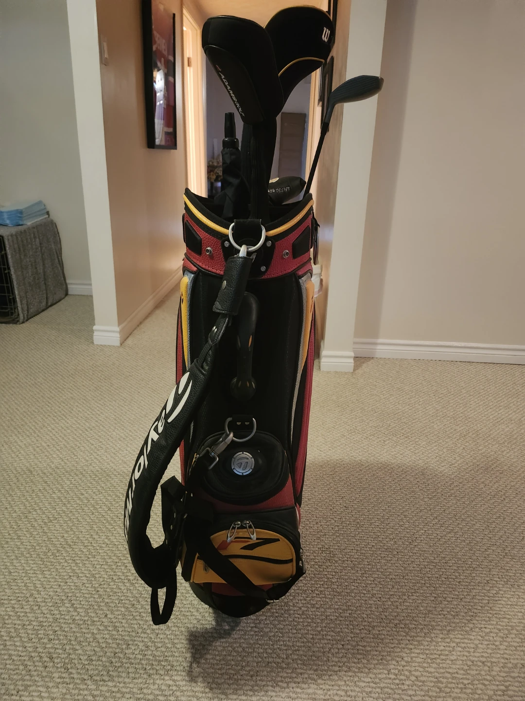 TaylorMade Golf Bag with Wilson & Tight Lies Headcovers - photo 3