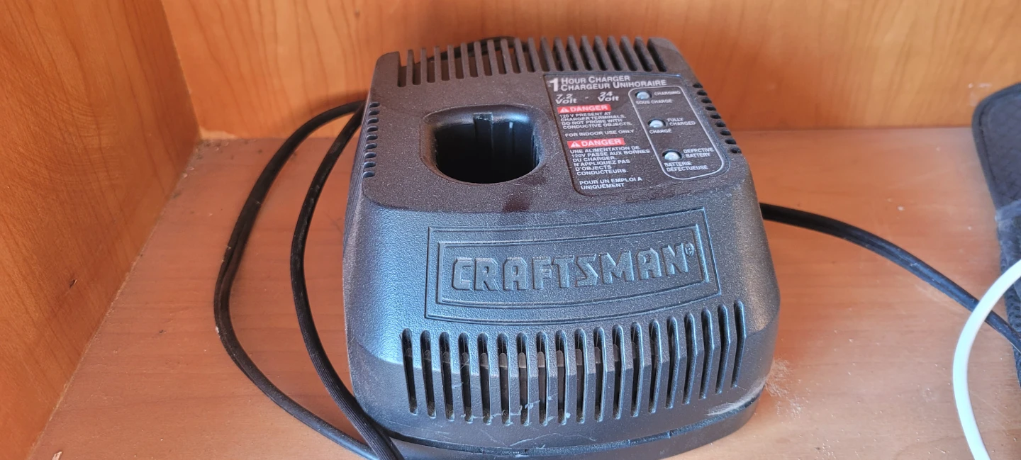 3 Craftsman 19.2V 3.0Ah power packs and Charger - photo 2