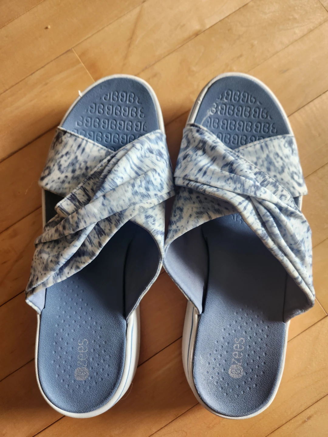 BZee Slides Women's Size 10 Blue Pattern