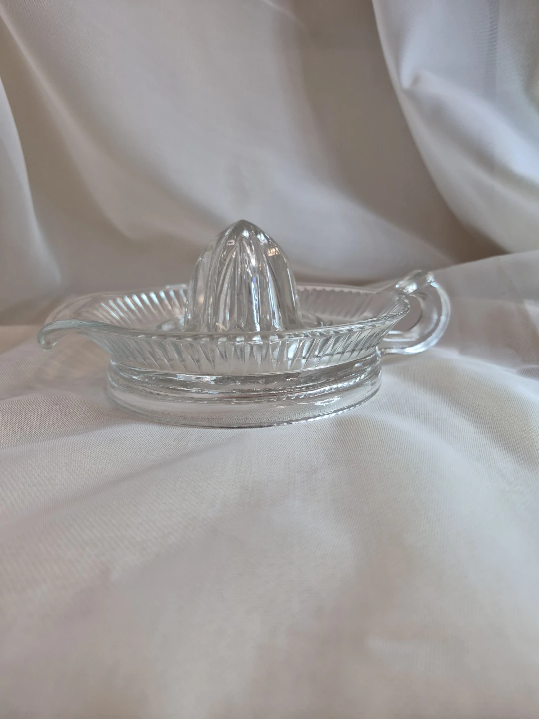 Beautiful 5" Vintage Hand Held Juicer - photo 4