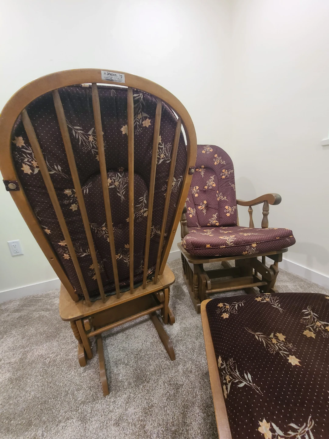 Wooden Rocking Chairs and Ottoman - photo 3