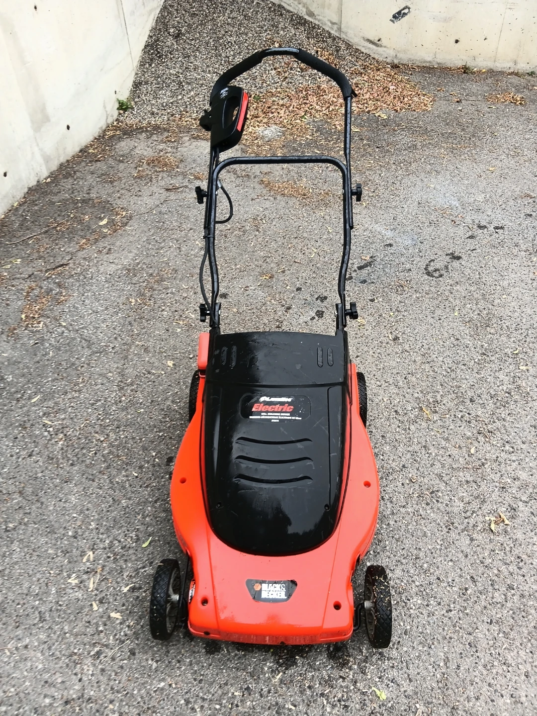 Black & Decker 19" Electric Mulching Lawnmower - photo 2