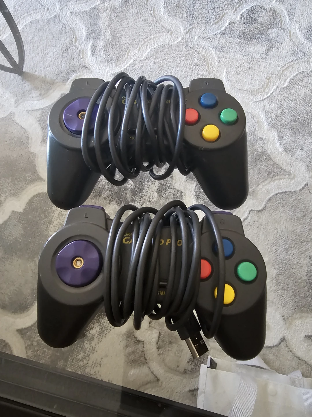 2x Wired Gamepad Controllers