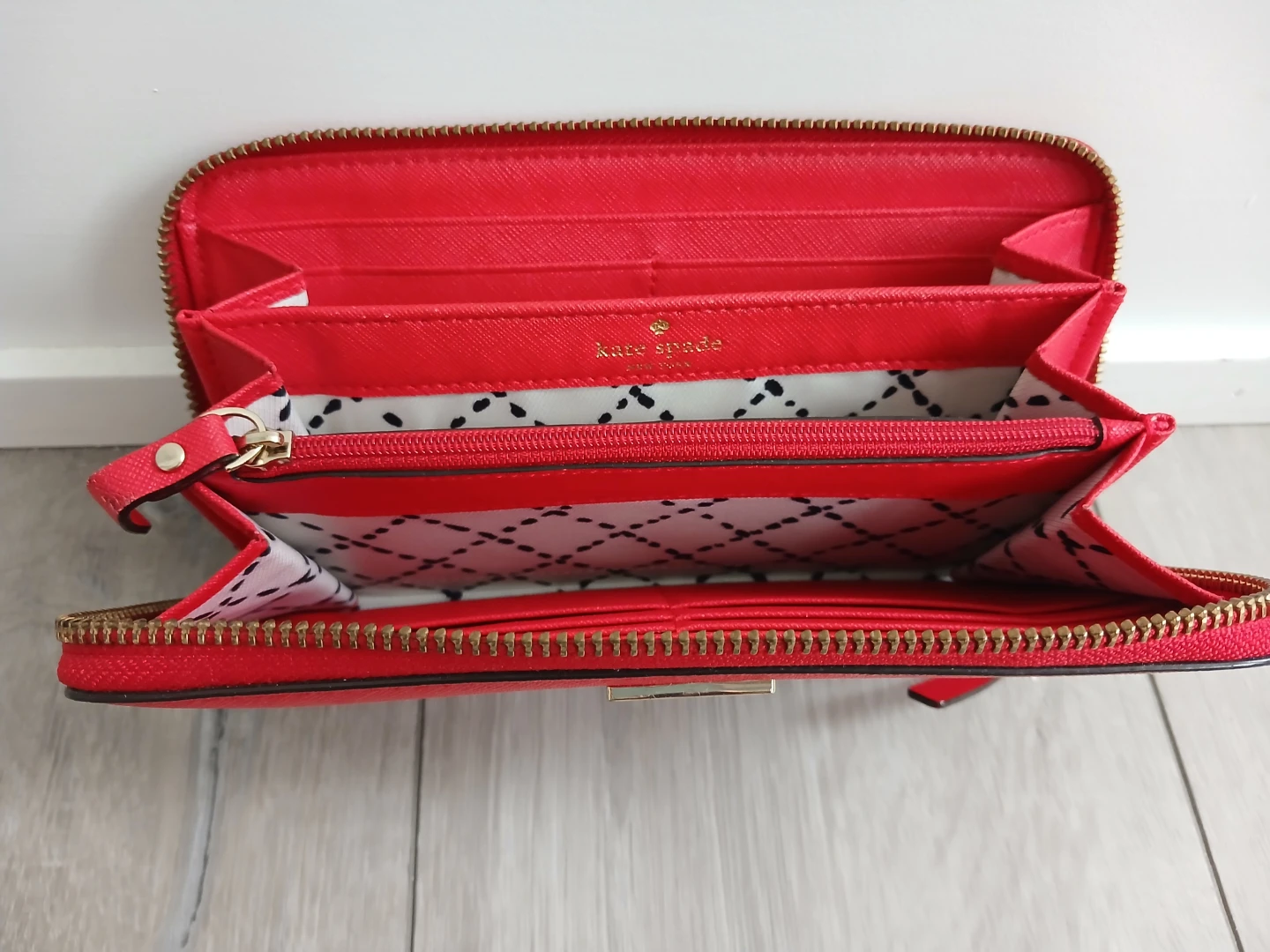 Kate Spade Red Zip Around Wallet - photo 5