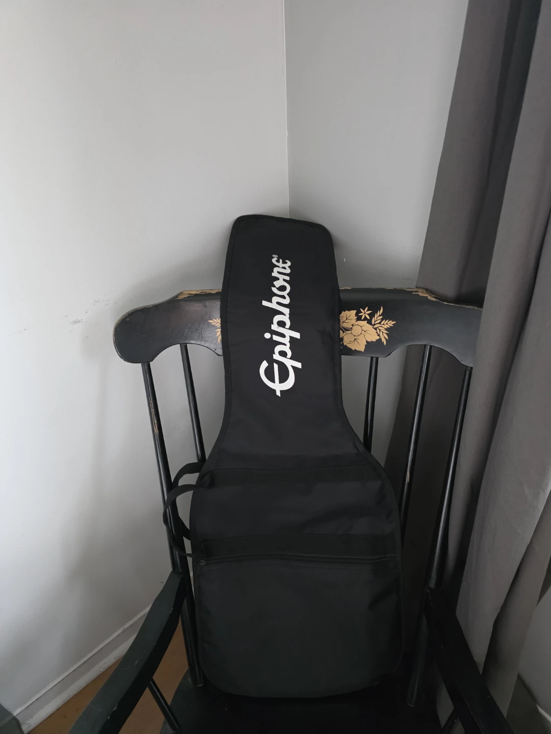 Epihpone electric guitar and amp - photo 5